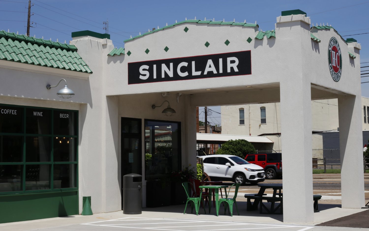 The Sinclair Market at the corner of  TX 11 and TX 37 in Winnsboro.